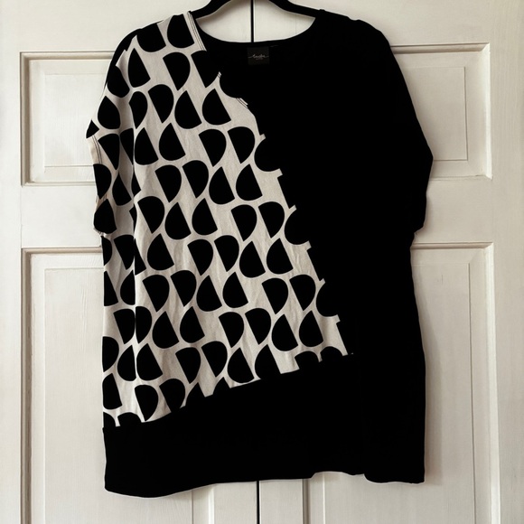 Chico's Size 3 Travelers‎ Black and White Abstract Top Cap Sleeve Chicos Size XL - Picture 1 of 8